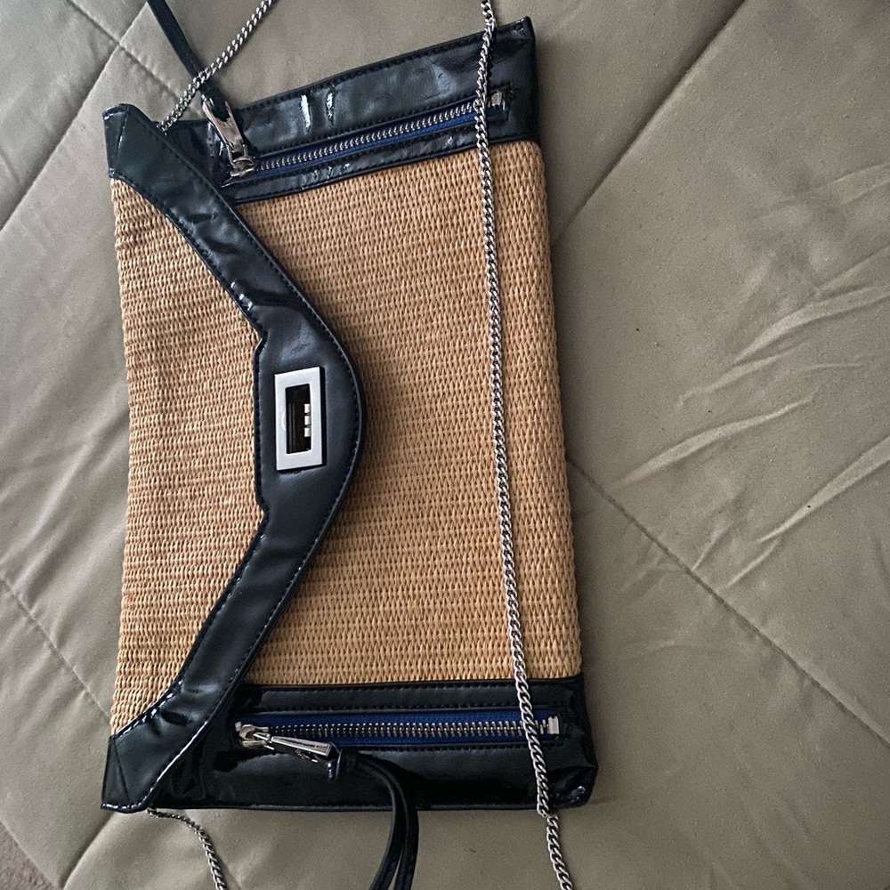 Straw Clutch - Picture 3 of 3